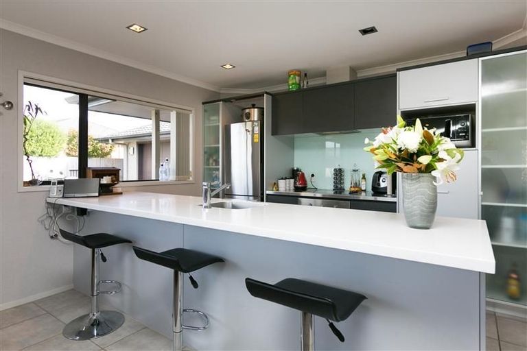 Photo of property in 21 Montrose Place, Highlands Park, New Plymouth, 4312