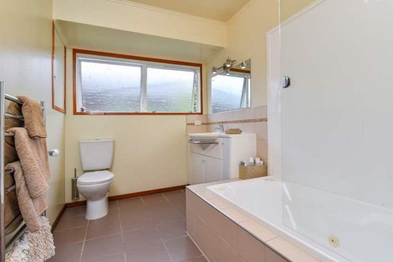 Photo of property in 12 Currey Crescent, Milford, Auckland, 0620