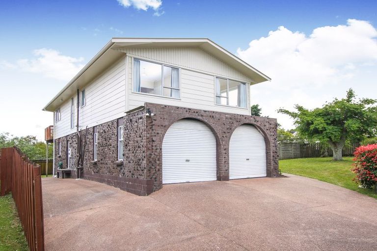 Photo of property in 19 St Catherine Crescent, West Harbour, Auckland, 0618