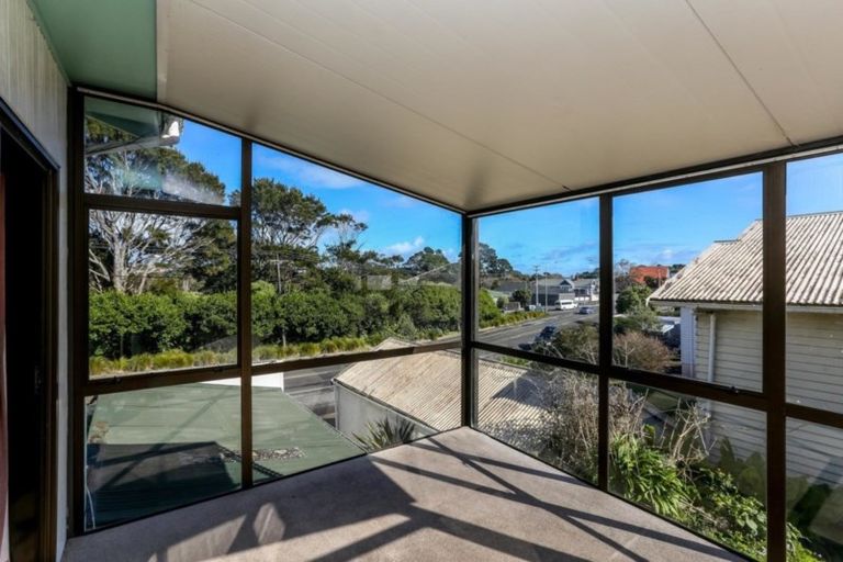 Photo of property in 115 Mangorei Road, Merrilands, New Plymouth, 4312