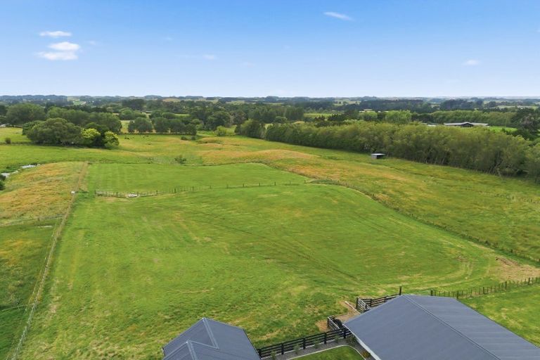 Photo of property in 15 Koputaroa Road, Levin, 5575