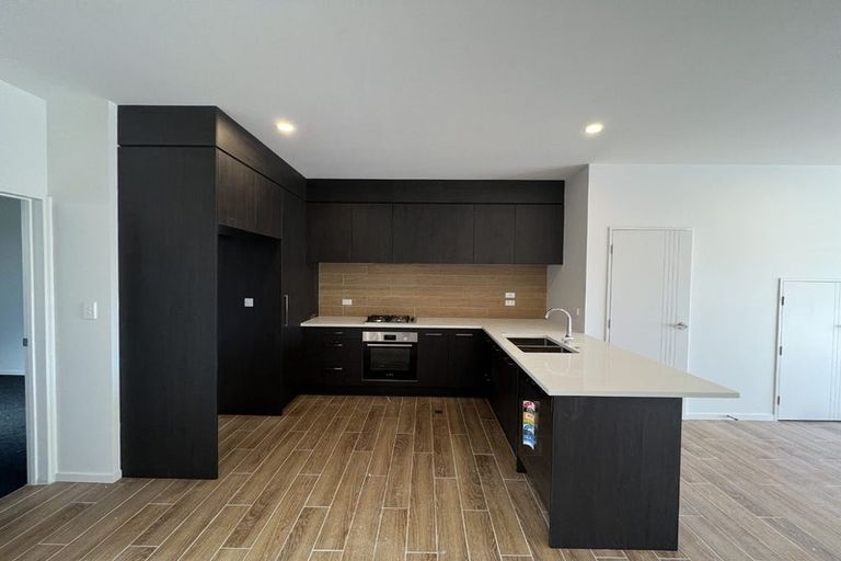 Photo of property in 5 Aramata Road, Papakura, 2110