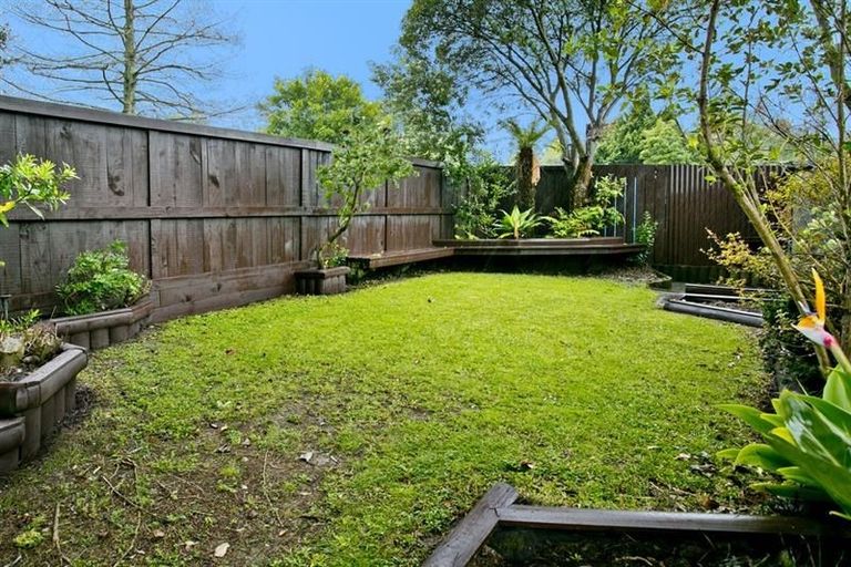 Photo of property in 15 Sequoia Place, Sunnynook, Auckland, 0620