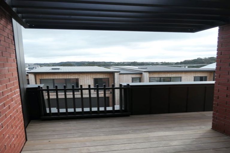 Photo of property in 8/2 Marlborough Crescent, Hobsonville, Auckland, 0616