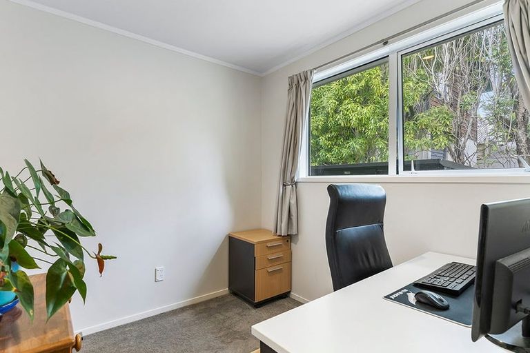 Photo of property in 30 Chartwell Avenue, Glenfield, Auckland, 0629