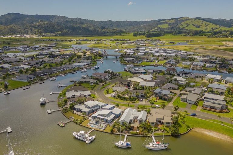 Photo of property in 20 Aquila Drive, Whitianga, 3510