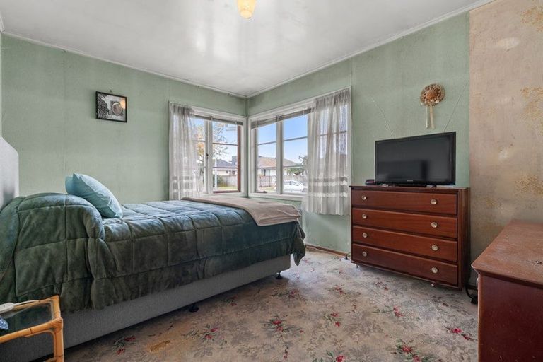 Photo of property in 9 Durham Street, Te Atatu Peninsula, Auckland, 0610