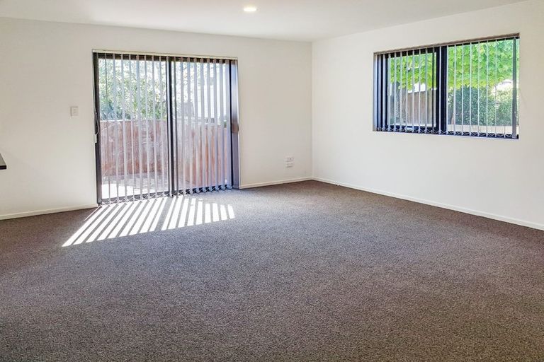 Photo of property in 68 Barrys Road, Glendene, Auckland, 0602