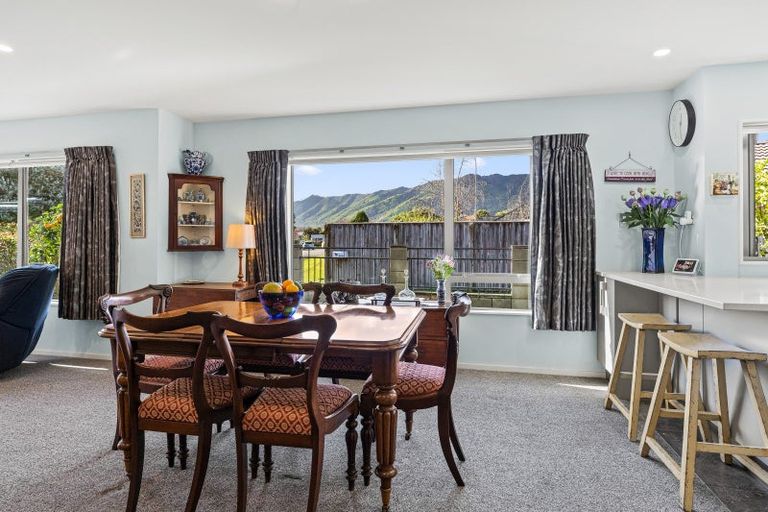 Photo of property in 19 Edgewater Street, Waikanae, 5036