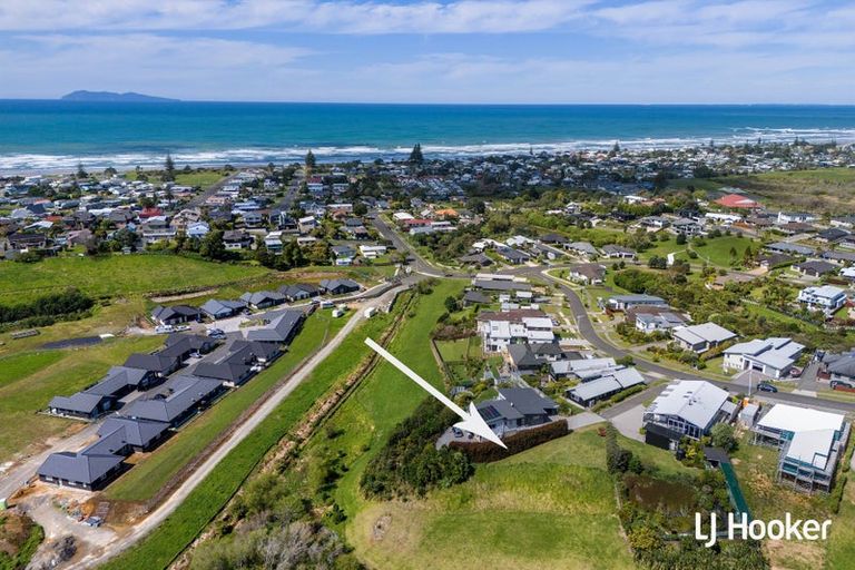 Photo of property in 20 Tohora View, Waihi Beach, 3611