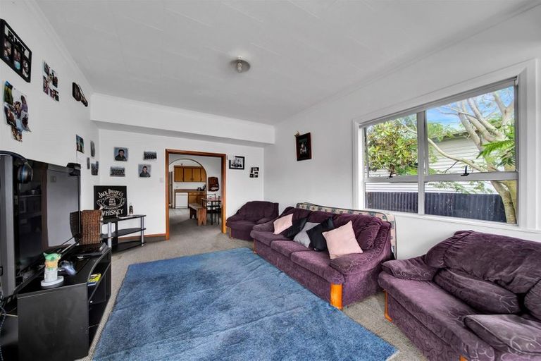 Photo of property in 223 Glover Road, Hawera, 4610
