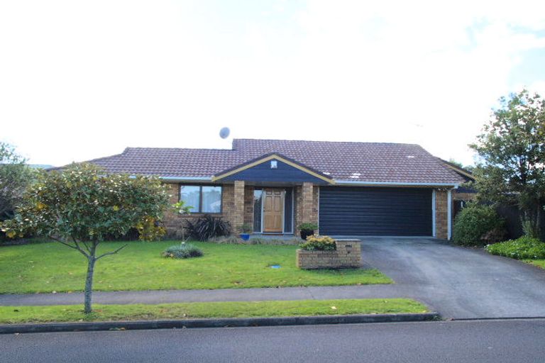 Photo of property in 1 West Fairway, Golflands, Auckland, 2013