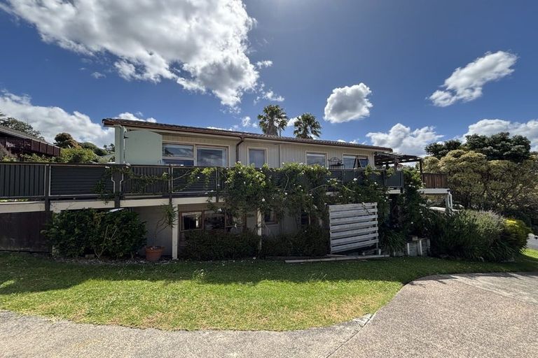 Photo of property in 63 Elliston Crescent, Stanmore Bay, Whangaparaoa, 0932