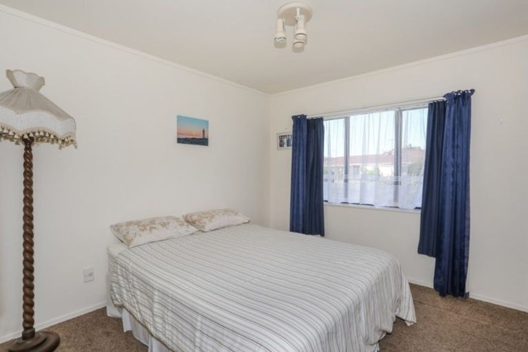 Photo of property in 6 Riverside Drive, Waiuku, 2123