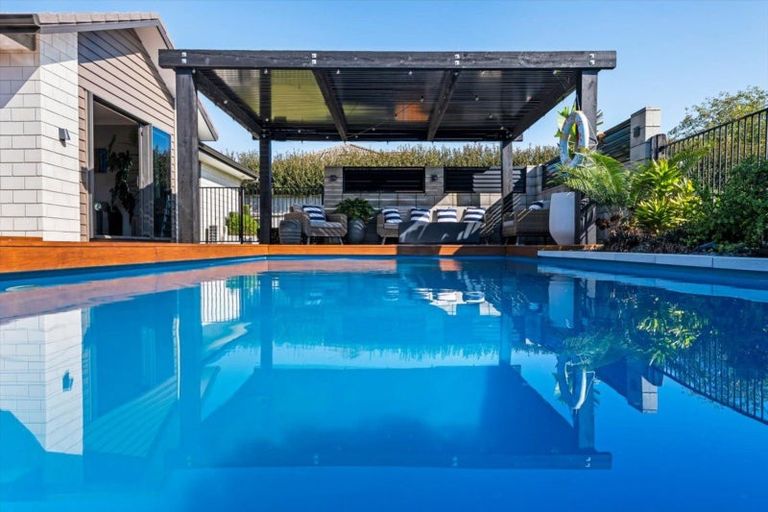 Photo of property in 6 Donelle Place, Te Puke, 3119