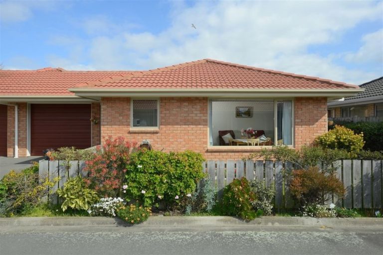 Photo of property in 8/19 Collingwood Street, New Brighton, Christchurch, 8061