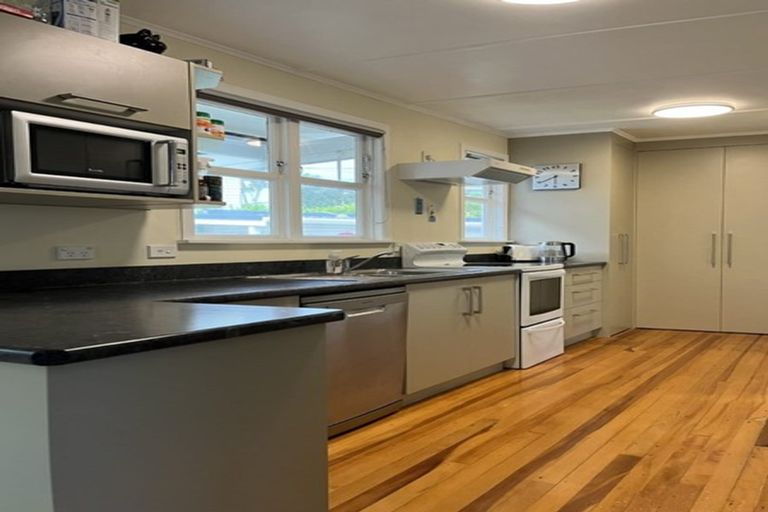 Photo of property in 11 Cara Crescent, Paparangi, Wellington, 6037