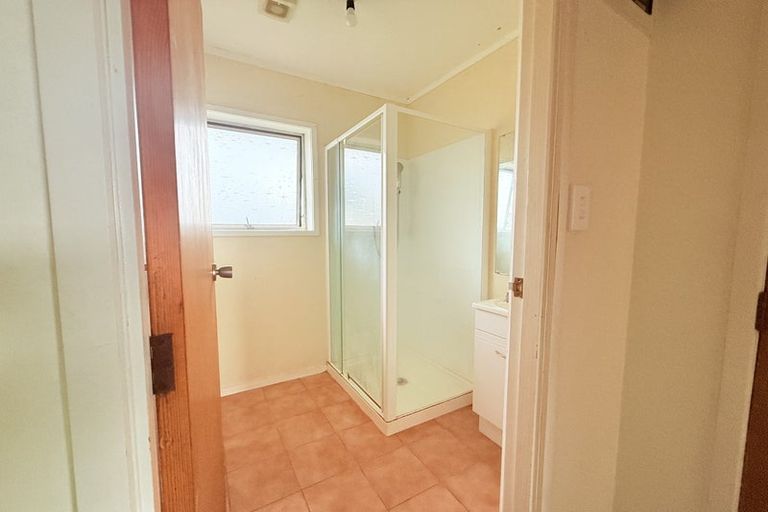 Photo of property in 1/4 Illana Place, Ranui, Auckland, 0612