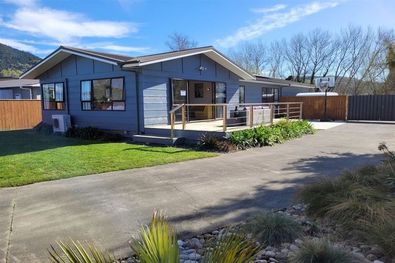 Photo of property in 15 Gillies Crescent, Waimarama, Havelock North, 4294