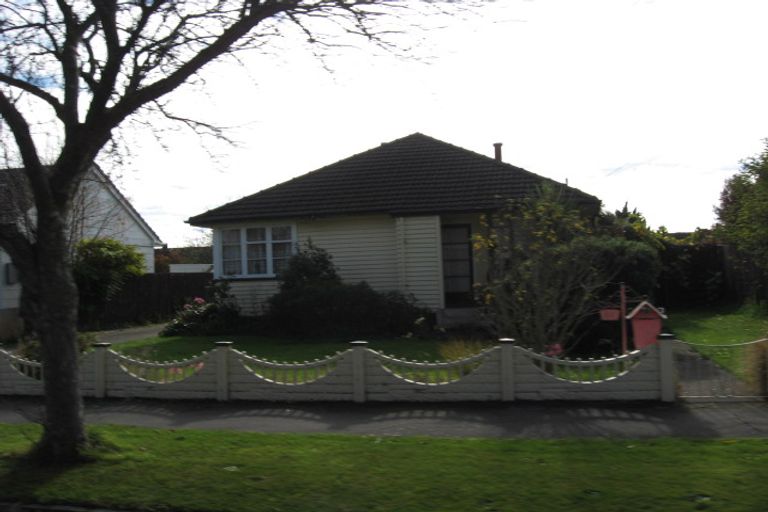 Photo of property in 92 Hoani Street, Northcote, Christchurch, 8052