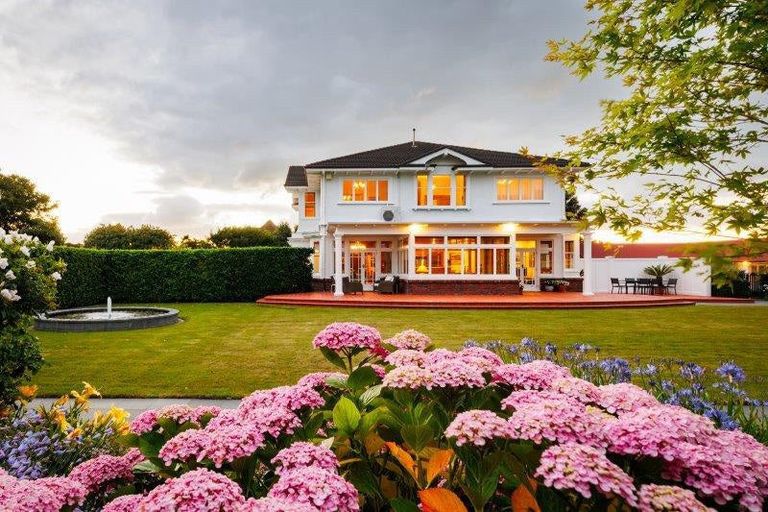 Photo of property in 4 Sierra Court, Roslyn, Palmerston North, 4414