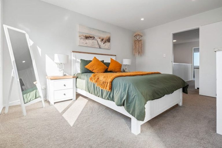 Photo of property in 421b Glenfield Road, Glenfield, Auckland, 0629