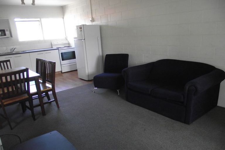 Photo of property in 9/3 Tralee Place, Hillcrest, Hamilton, 3216