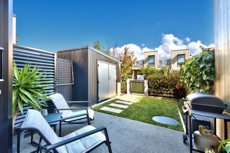 Photo of property in 17 Isitt Road, Hobsonville, Auckland, 0616
