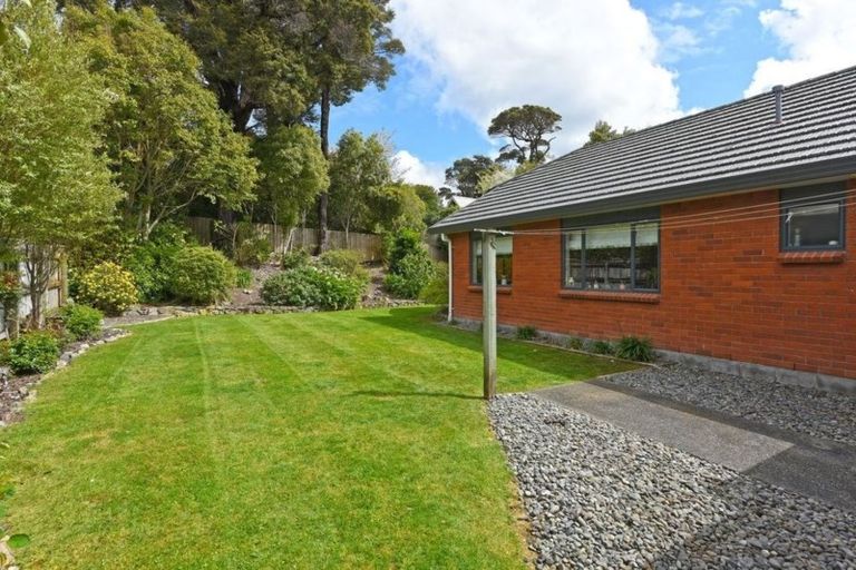 Photo of property in 23 Carlow Grove, Birchville, Upper Hutt, 5018