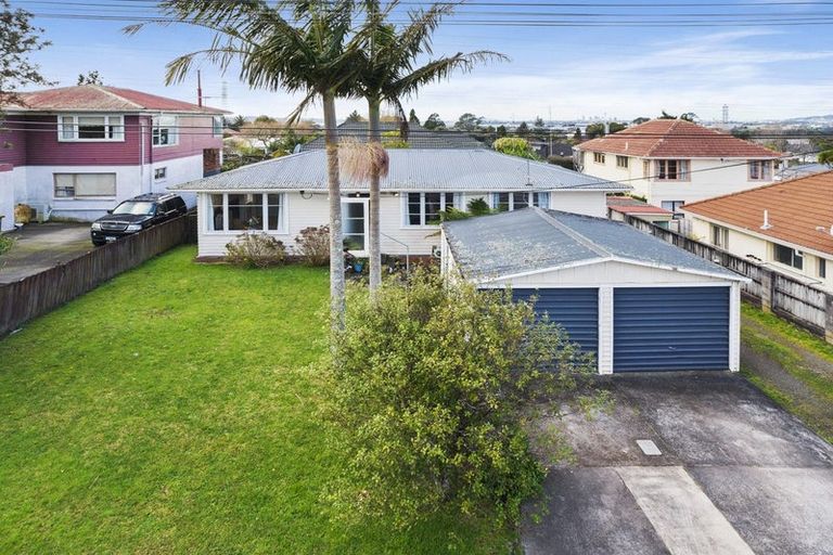 Photo of property in 8 Poto Street, Te Atatu South, Auckland, 0610