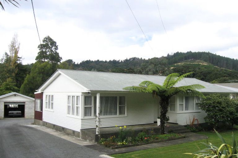 Photo of property in 23 Pinehaven Road, Pinehaven, Upper Hutt, 5019