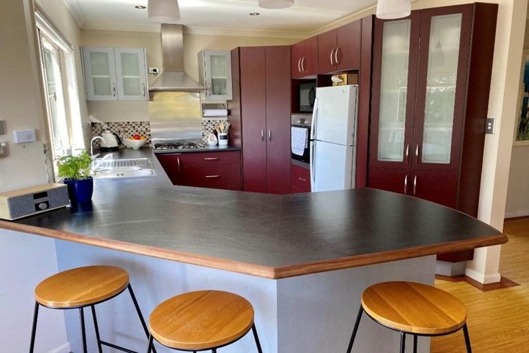 Photo of property in 2 William Souter Street, Forrest Hill, Auckland, 0620