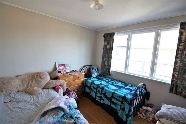 Photo of property in 12 Yeats Crescent, Fairfield, Hamilton, 3214