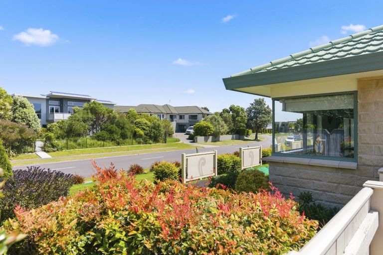 Photo of property in 100 Milne Drive, Paraparaumu, 5032