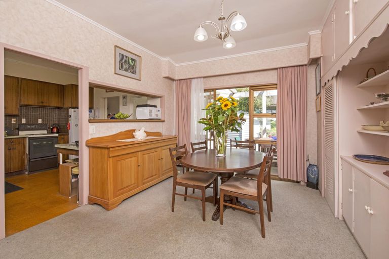 Photo of property in 4 Fenton Terrace, Cockle Bay, Auckland, 2014