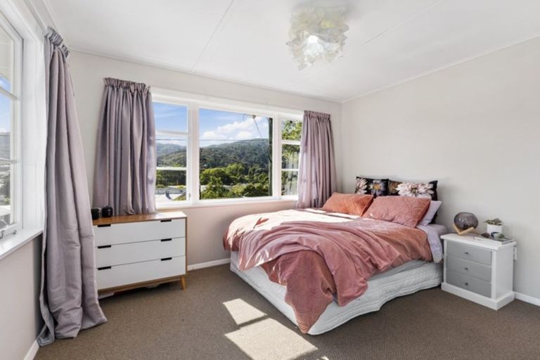 Photo of property in 37 Logie Street, Stokes Valley, Lower Hutt, 5019