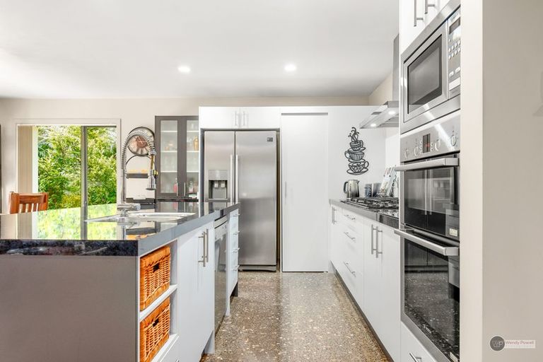 Photo of property in 2 Lowry Heights, Stokes Valley, Lower Hutt, 5019