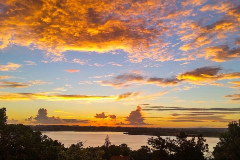 Photo of property in 53 Island Bay Road, Beach Haven, Auckland, 0626