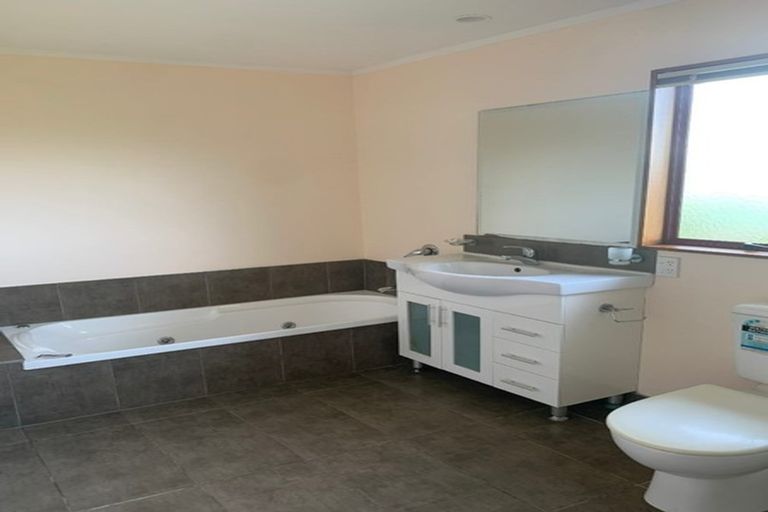 Photo of property in 58 Cypress Drive, Maungaraki, Lower Hutt, 5010