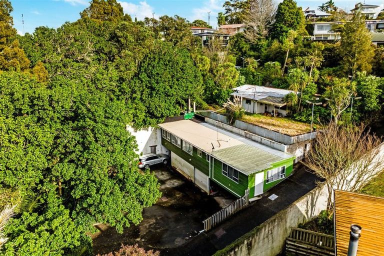 Photo of property in 323 Glenfield Road, Glenfield, Auckland, 0629