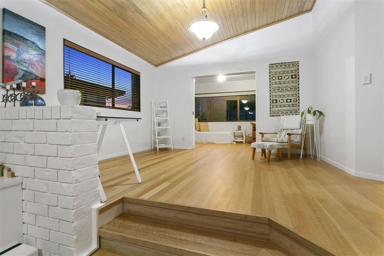 Photo of property in 1/72 Gulf View Road, Murrays Bay, Auckland, 0630