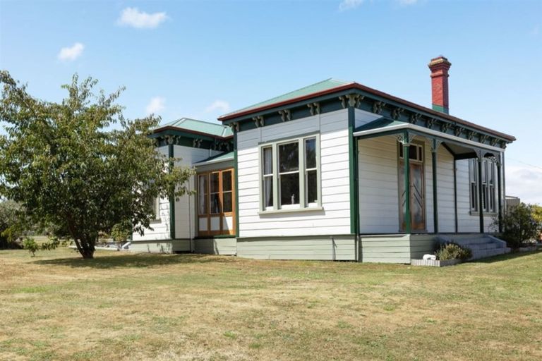 Photo of property in 8 Coulters Line, Kiwitea, Feilding, 4777