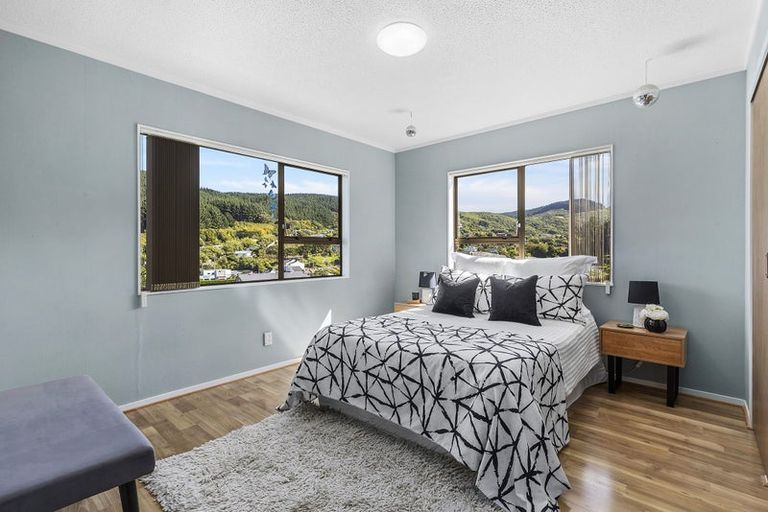 Photo of property in 20 Zande Terrace, Tawa, Wellington, 5028