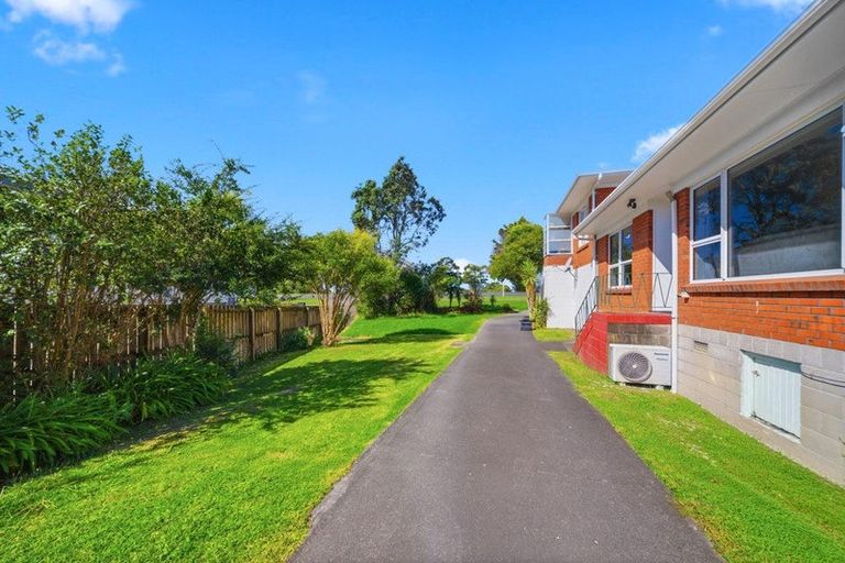 Photo of property in 2/270 East Coast Road, Forrest Hill, Auckland, 0620