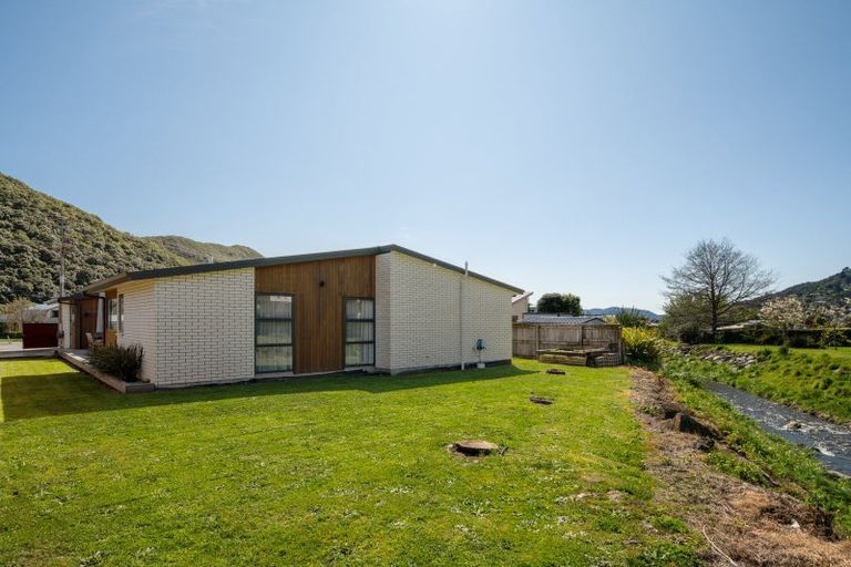 Photo of property in 11b Beach Road, Waikawa, Picton, 7220