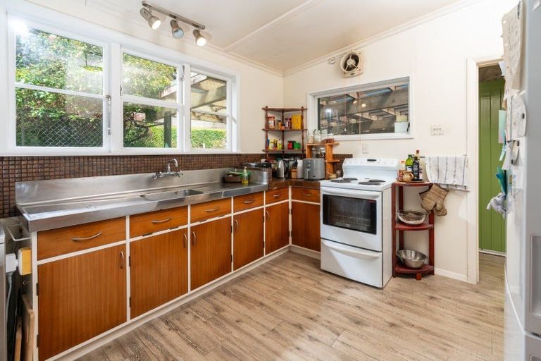 Photo of property in 78 Parkvale Road, Karori, Wellington, 6012
