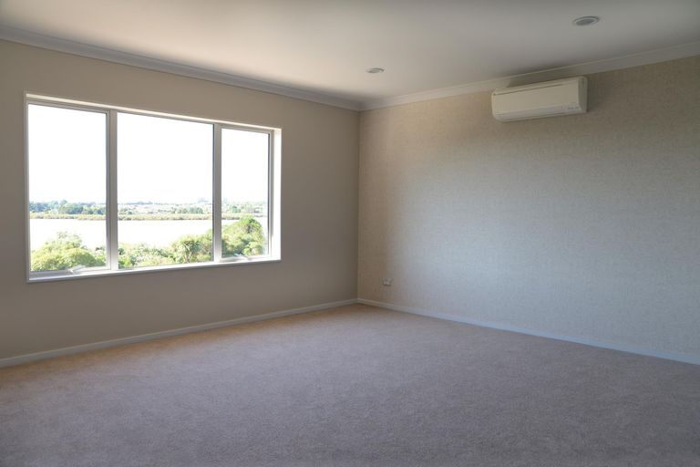 Photo of property in 3 Iwinuku Crescent, Wattle Downs, Auckland, 2103