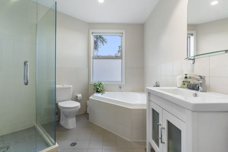 Photo of property in 1/164 Aberdeen Road, Campbells Bay, Auckland, 0620