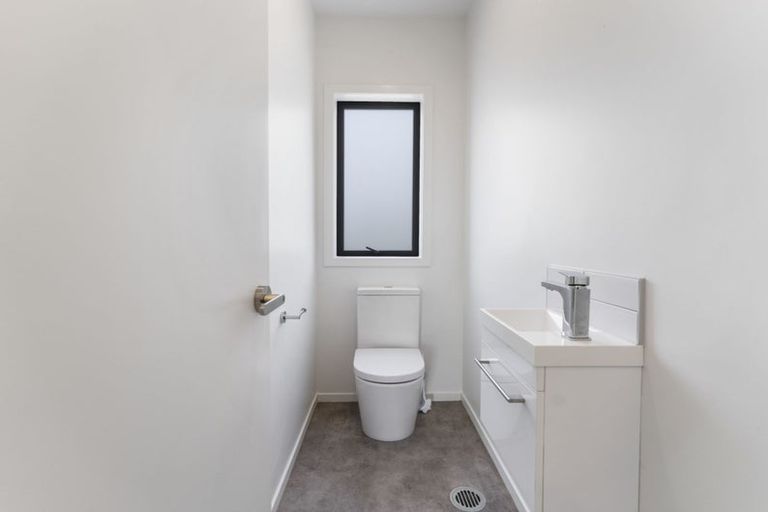 Photo of property in 11/28 Westgate Drive, Westgate, Auckland, 0614