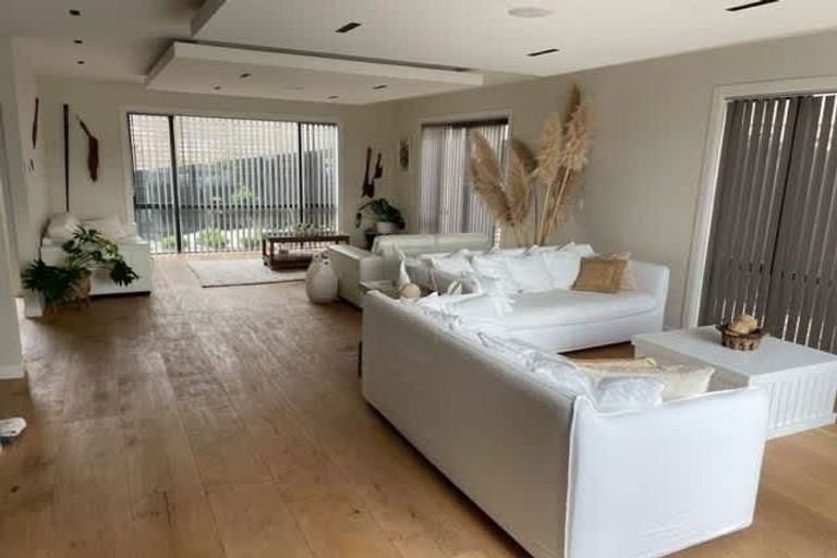 Photo of property in 25 Colliston Rise, Pinehill, Auckland, 0632